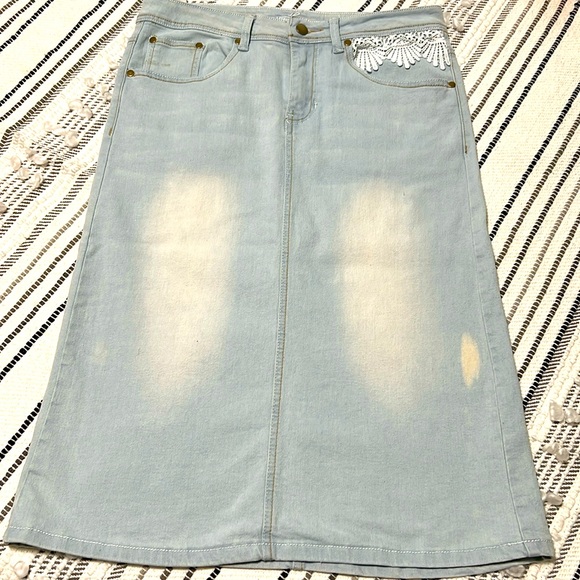 Dresses & Skirts - Jean skirt with lace deatail